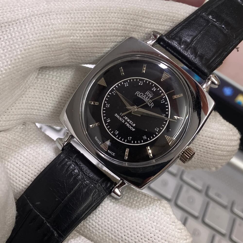 Vintage 1978 Roamer Manual Mens Silver Watch W/Leather Strap & Black accents - Picture 5 of 7